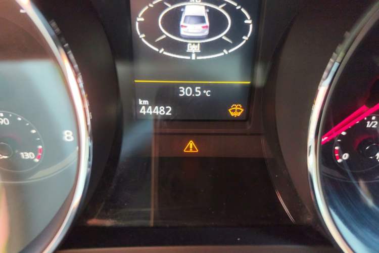 Used Volkswagen Tiguan L 2017 330TSI Automatic Two-Wheel Drive Comfort Edition Odometer Close Up