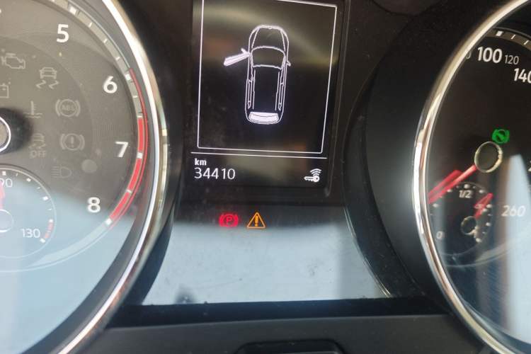 Used Volkswagen Tiguan L 2017 330TSI Automatic Two-Wheel Drive Luxury Edition Odometer Close Up