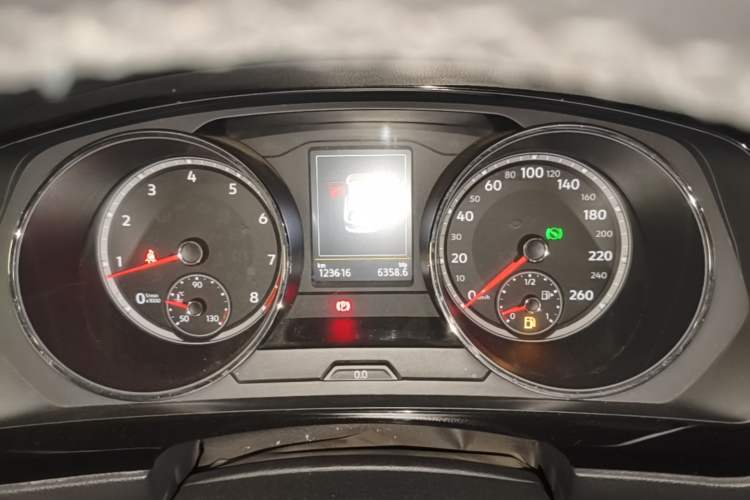 Used Volkswagen Tiguan L 2017 330TSI Automatic Two-Wheel Drive Luxury Edition Odometer Close Up