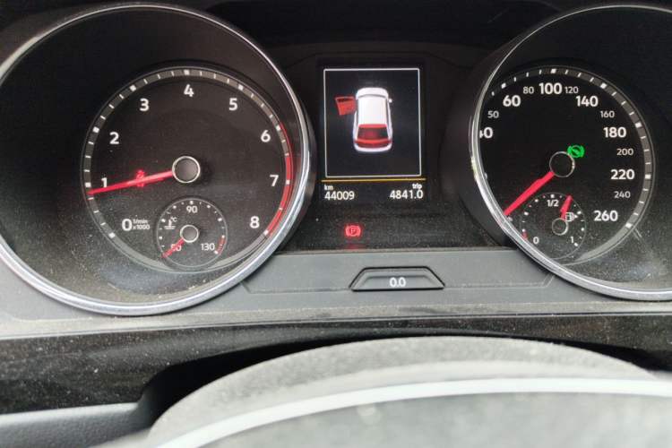 Used Volkswagen Tiguan L 2017 330TSI Automatic Two-Wheel Drive Luxury Edition Odometer Close Up