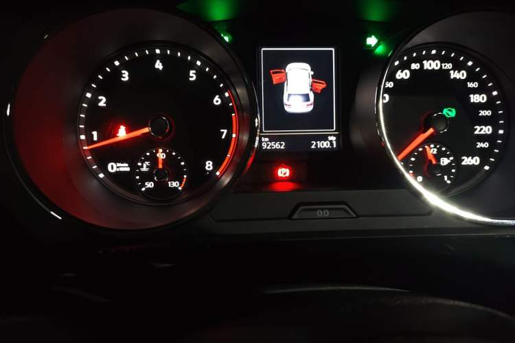 Used Volkswagen Tiguan L 2017 380TSI Automatic All-Wheel-Drive Luxury Edition Odometer Close Up