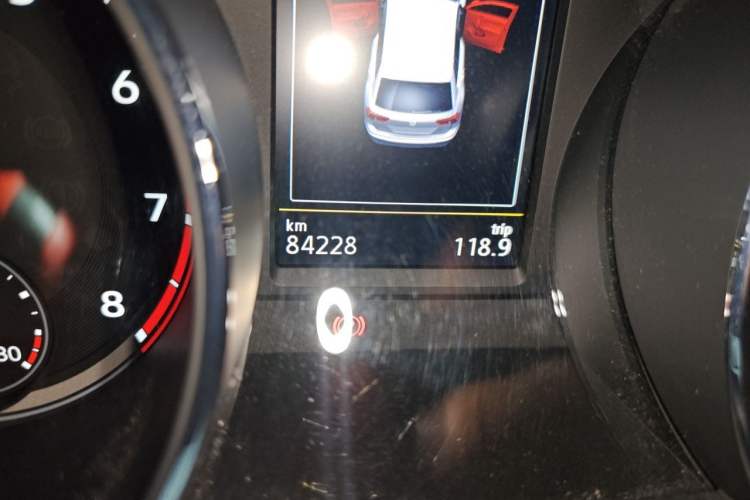 Used Volkswagen Tiguan L 2017 330TSI Automatic Two-Wheel Drive Comfort Edition Odometer Close Up