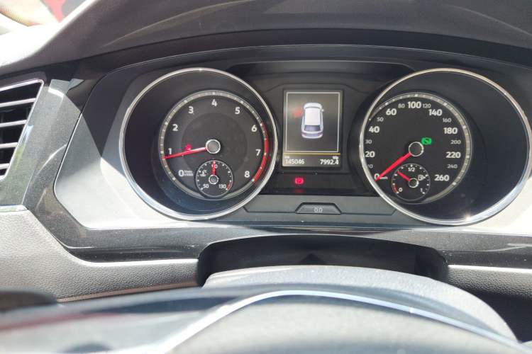 Used Volkswagen Tiguan L 2017 330TSI Automatic Two-Wheel Drive Luxury Edition Odometer Close Up