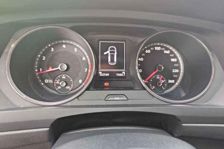 Used Volkswagen Tiguan L 2017 330TSI Automatic Two-Wheel Drive Luxury Edition Odometer Close Up