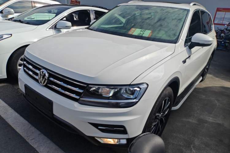 Used Volkswagen Tiguan L 2017 330TSI Automatic Two-Wheel Drive Luxury Edition Guazi used car, China used car export, Used car for sale, Used cars, Cheapest cars for sale