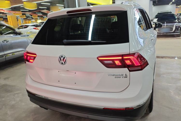 Used Volkswagen Tiguan L 2017 330TSI Automatic Two-Wheel Drive Luxury Edition Rear