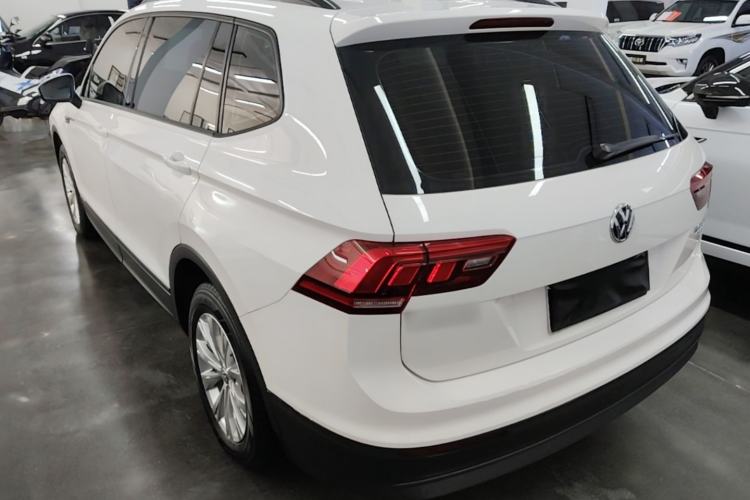 Used Volkswagen Tiguan L 2017 330TSI Automatic Two-Wheel Drive Luxury Edition Rear Left 45 Deg