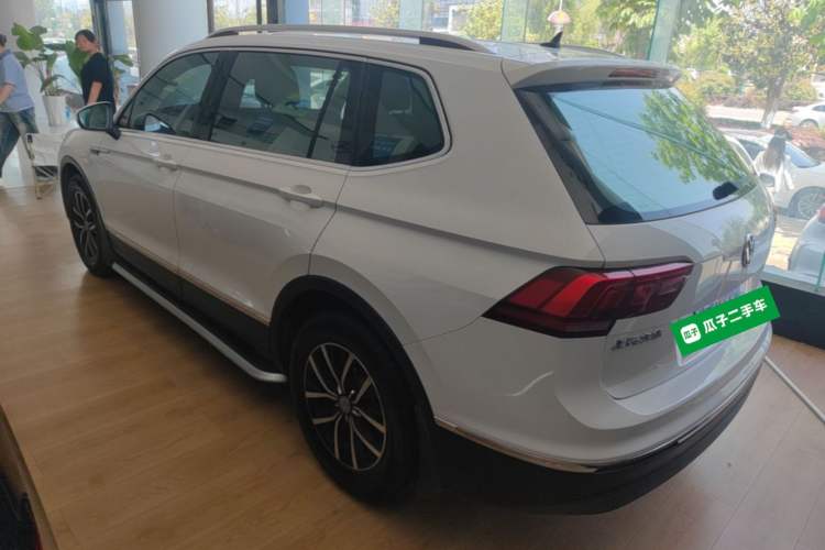 Used Volkswagen Tiguan L 2017 330TSI Automatic Two-Wheel Drive Comfort Edition Rear Left 45 Deg