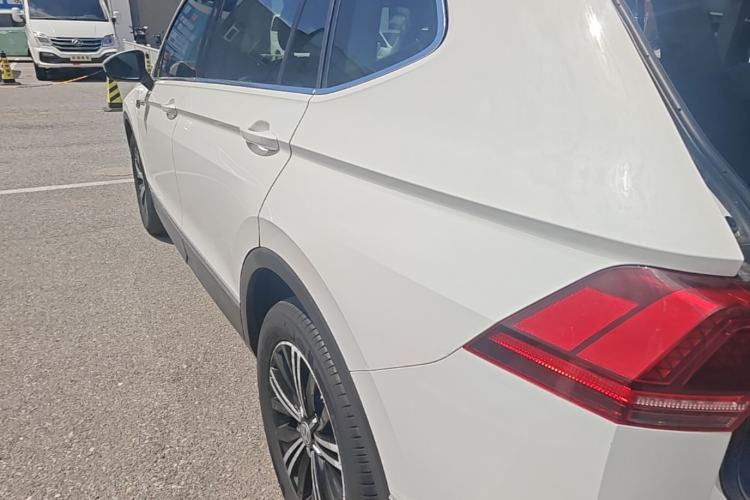 Used Volkswagen Tiguan L 2017 380TSI Automatic All-Wheel-Drive Luxury Edition Rear Left 45 Deg