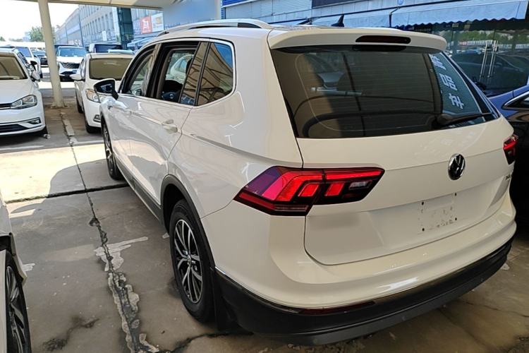Used Volkswagen Tiguan L 2017 330TSI Automatic Two-Wheel Drive Luxury Edition Rear Left 45 Deg