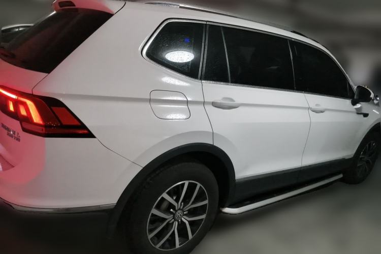 Used Volkswagen Tiguan L 2017 330TSI Automatic Two-Wheel Drive Luxury Edition Rear Right 45 Deg