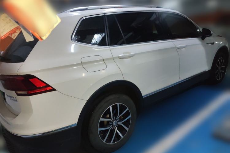Used Volkswagen Tiguan L 2017 330TSI Automatic Two-Wheel Drive Luxury Edition Rear Right 45 Deg