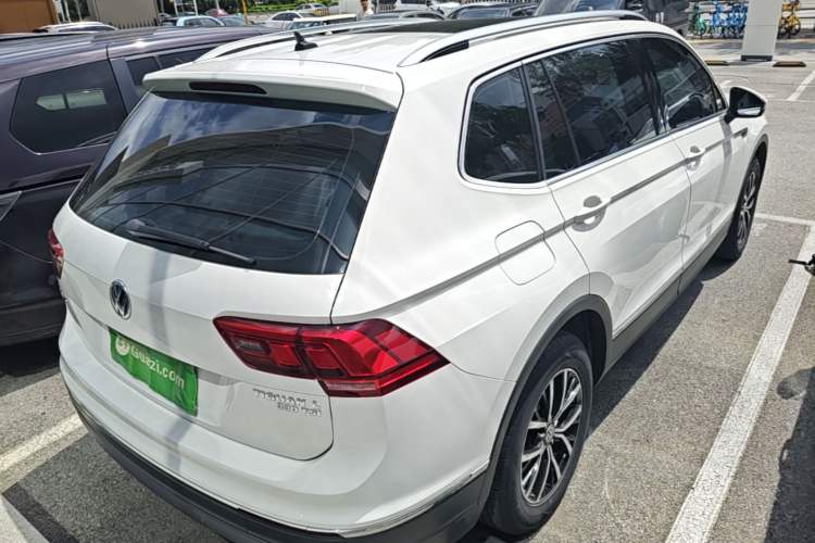 Used Volkswagen Tiguan L 2017 330TSI Automatic Two-Wheel Drive Luxury Edition Rear Right 45 Deg