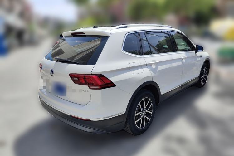 Used Volkswagen Tiguan L 2017 330TSI Automatic Two-Wheel Drive Luxury Edition Rear Right 45 Deg