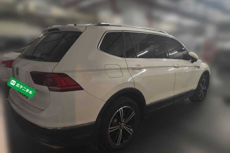 Used Volkswagen Tiguan L 2017 380TSI Automatic All-Wheel-Drive Luxury Edition Rear Right 45 Deg