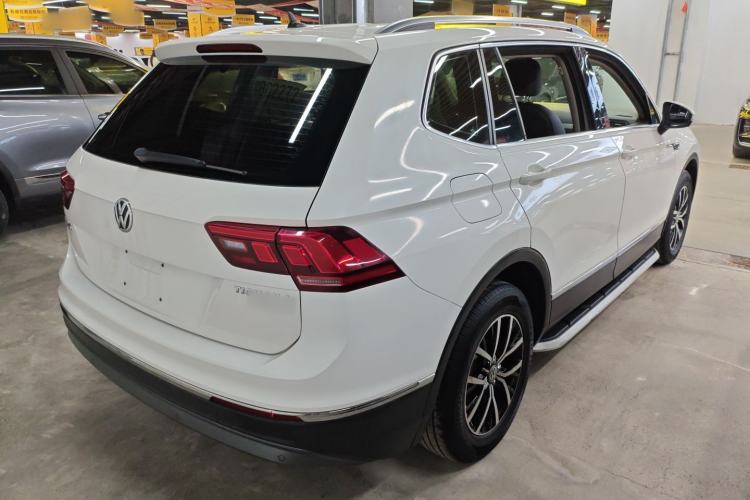 Used Volkswagen Tiguan L 2017 330TSI Automatic Two-Wheel Drive Luxury Edition Rear Right 45 Deg
