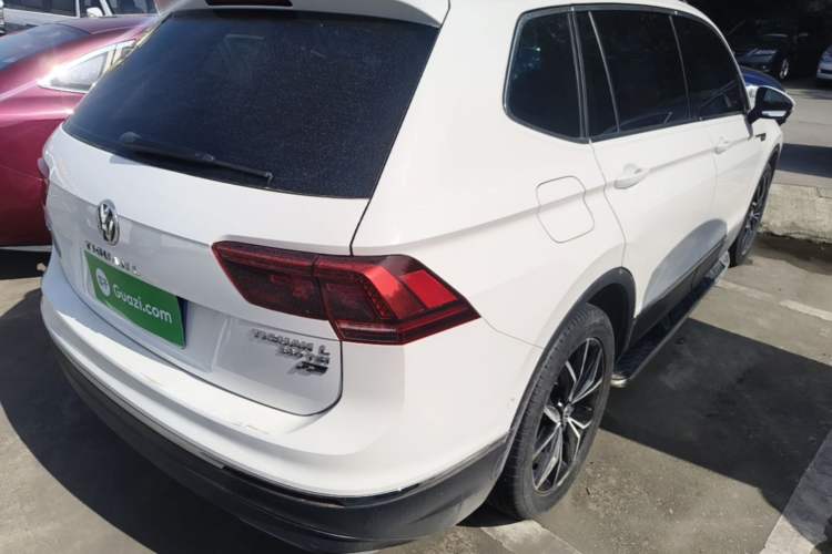 Used Volkswagen Tiguan L 2017 380TSI Automatic All-Wheel Drive Supreme Flagship Edition Rear Right 45 Deg
