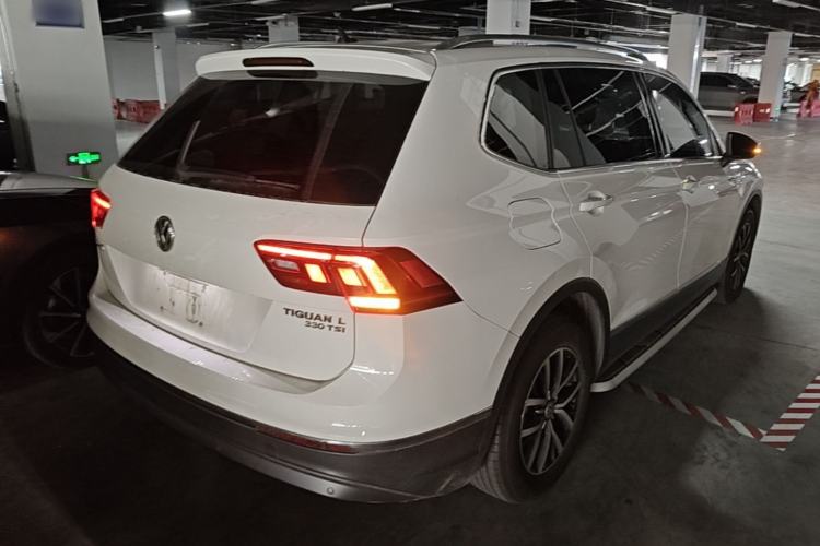 Used Volkswagen Tiguan L 2017 330TSI Automatic Two-Wheel Drive Luxury Edition Rear Right 45 Deg