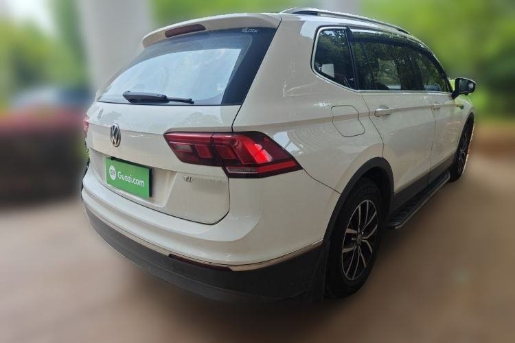 Used Volkswagen Tiguan L 2017 330TSI Automatic Two-Wheel Drive Luxury Edition Rear Right 45 Deg