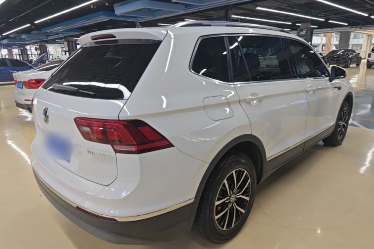 Used Volkswagen Tiguan L 2017 330TSI Automatic Two-Wheel Drive Luxury Edition Rear Right 45 Deg