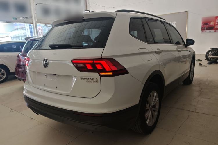 Used Volkswagen Tiguan L 2017 330TSI Automatic Two-Wheel Drive Luxury Edition Rear Right 45 Deg