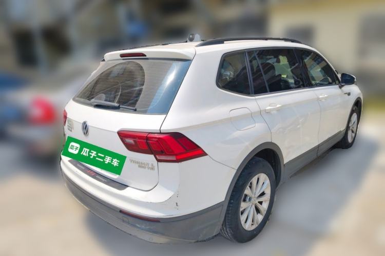 Used Volkswagen Tiguan L 2017 330TSI Automatic Two-Wheel Drive Luxury Edition Rear Right 45 Deg
