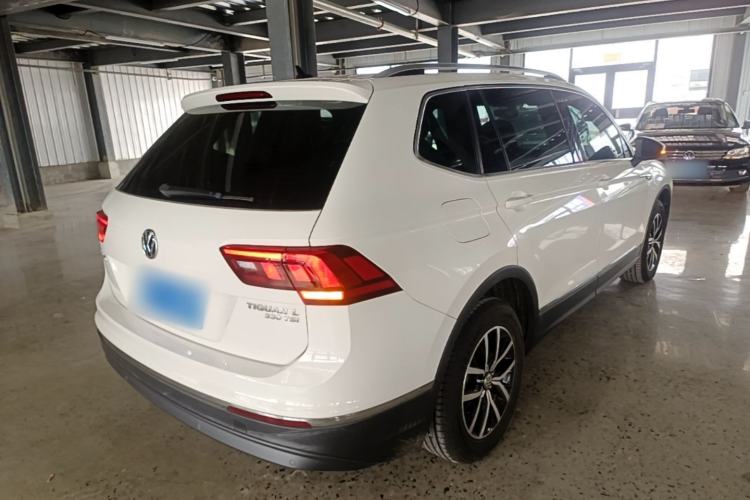 Used Volkswagen Tiguan L 2017 330TSI Automatic Two-Wheel Drive Luxury Edition Rear Right 45 Deg
