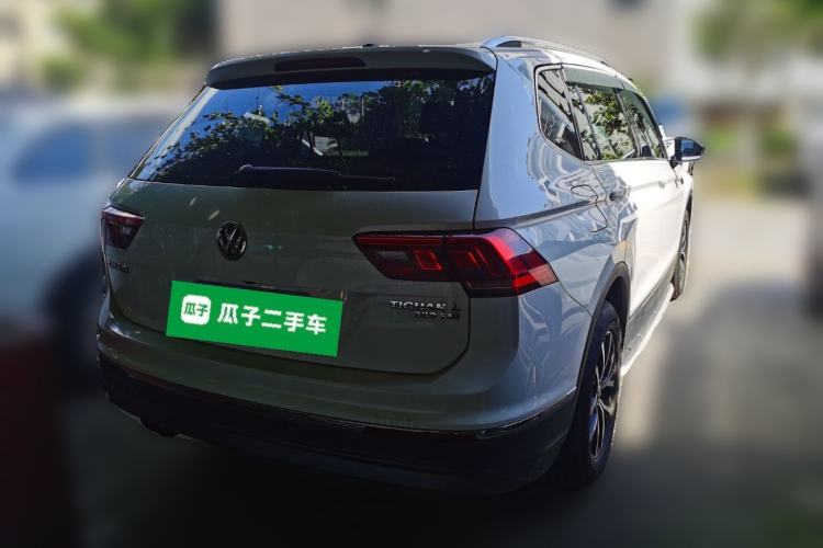 Used Volkswagen Tiguan L 2017 330TSI Automatic Two-Wheel Drive Luxury Edition Rear Right 45 Deg