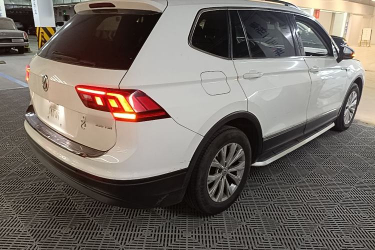 Used Volkswagen Tiguan L 2017 330TSI Automatic Two-Wheel Drive Luxury Edition Rear Right 45 Deg