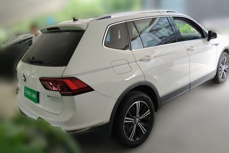 Used Volkswagen Tiguan L 2017 380TSI Automatic All-Wheel-Drive Luxury Edition Rear Right 45 Deg