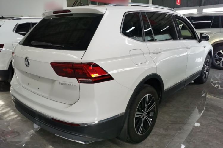Used Volkswagen Tiguan L 2017 380TSI Automatic All-Wheel-Drive Luxury Edition Rear Right 45 Deg
