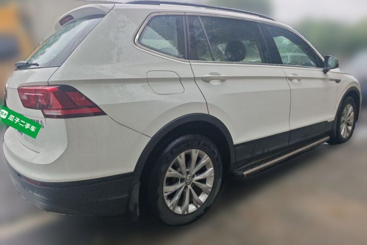 Used Volkswagen Tiguan L 2017 330TSI Automatic Two-Wheel Drive Luxury Edition Rear Right 45 Deg