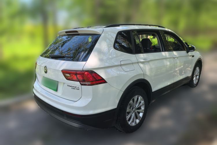 Used Volkswagen Tiguan L 2017 330TSI Automatic Two-Wheel Drive Luxury Edition Rear Right 45 Deg