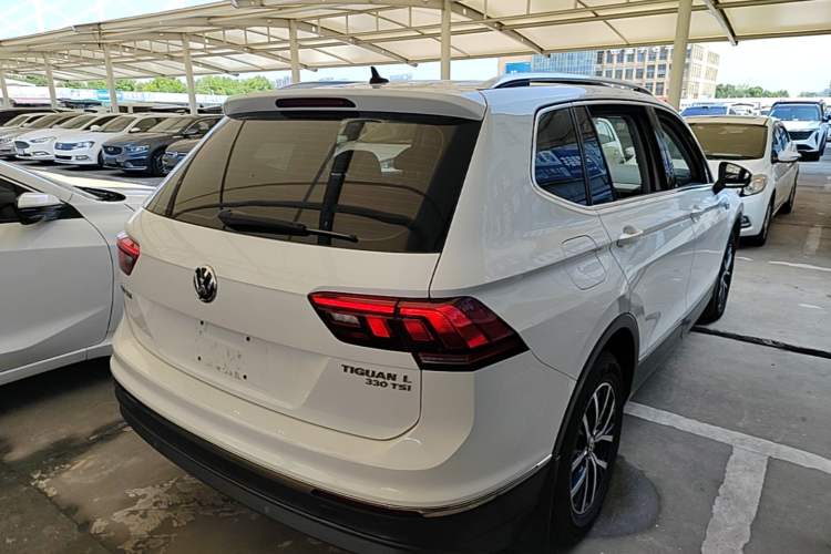 Used Volkswagen Tiguan L 2017 330TSI Automatic Two-Wheel Drive Luxury Edition Rear Right 45 Deg