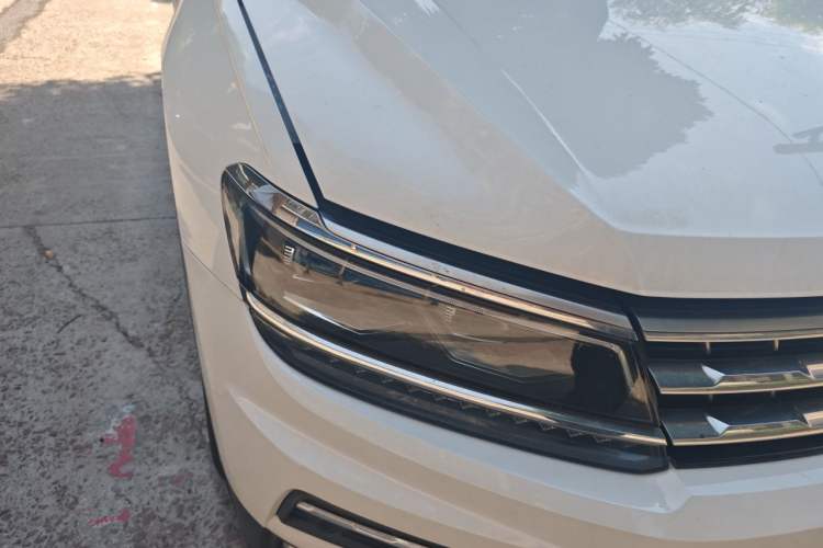 Used Volkswagen Tiguan L 2017 380TSI Automatic All-Wheel-Drive Luxury Edition Right Front Headlight