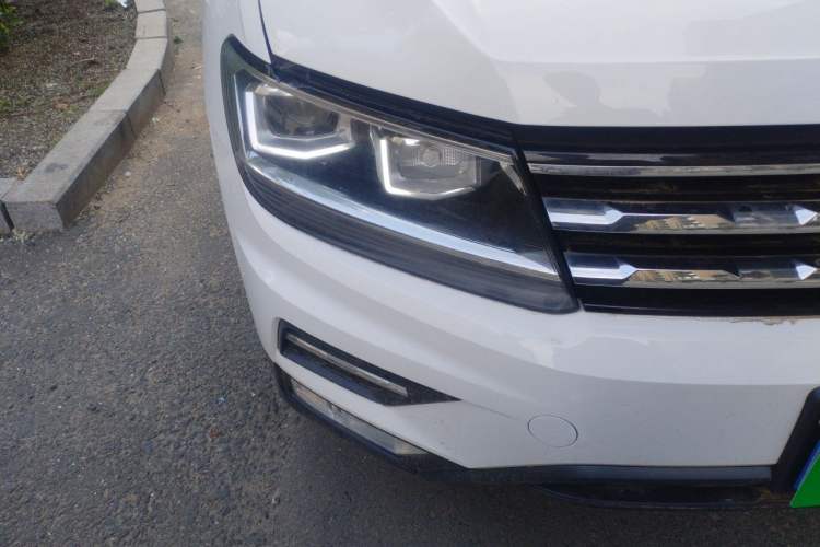 Used Volkswagen Tiguan L 2017 330TSI Automatic Two-Wheel Drive Luxury Edition Right Front Headlight