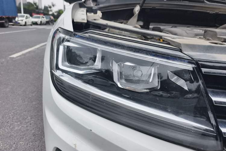 Used Volkswagen Tiguan L 2017 330TSI Automatic Two-Wheel Drive Luxury Edition Right Front Headlight