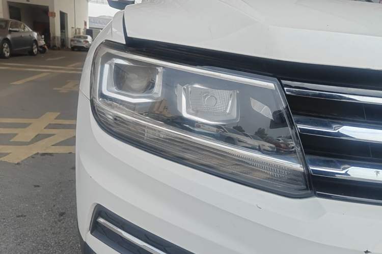 Used Volkswagen Tiguan L 2017 330TSI Automatic Two-Wheel Drive Luxury Edition Right Front Headlight
