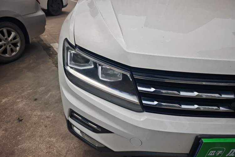 Used Volkswagen Tiguan L 2017 330TSI Automatic Two-Wheel Drive Comfort Edition Right Front Headlight