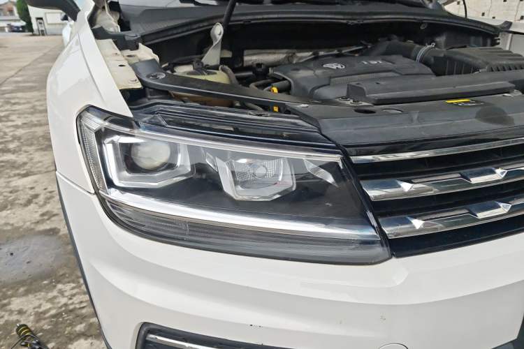 Used Volkswagen Tiguan L 2017 330TSI Automatic Two-Wheel Drive Luxury Edition Right Front Headlight