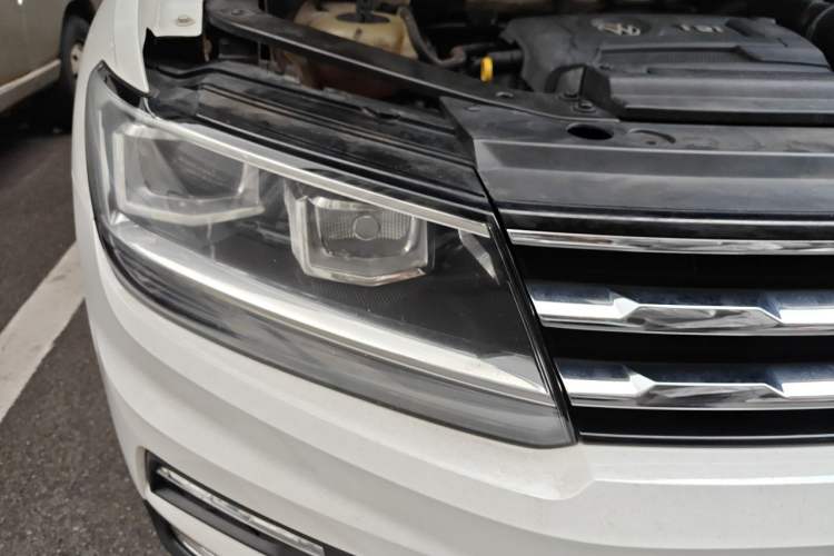 Used Volkswagen Tiguan L 2017 330TSI Automatic Two-Wheel Drive Comfort Edition Right Front Headlight