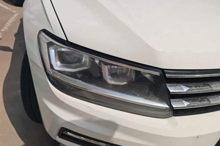 Used Volkswagen Tiguan L 2017 330TSI Automatic Two-Wheel Drive Luxury Edition Right Front Headlight
