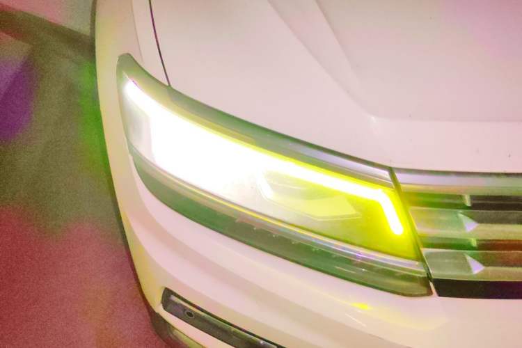 Used Volkswagen Tiguan L 2017 380TSI Automatic All-Wheel Drive Supreme Flagship Edition Right Front Headlight