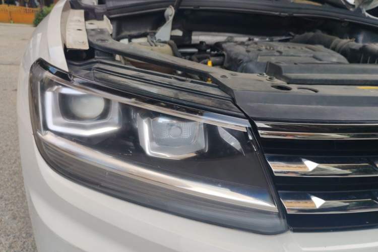Used Volkswagen Tiguan L 2017 330TSI Automatic Two-Wheel Drive Comfort Edition Right Front Headlight