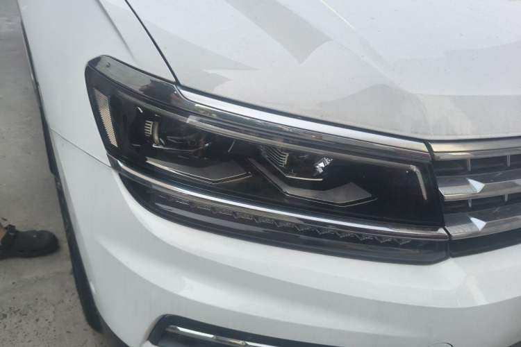 Used Volkswagen Tiguan L 2017 330TSI Automatic Two-Wheel Drive Flagship Edition Right Front Headlight