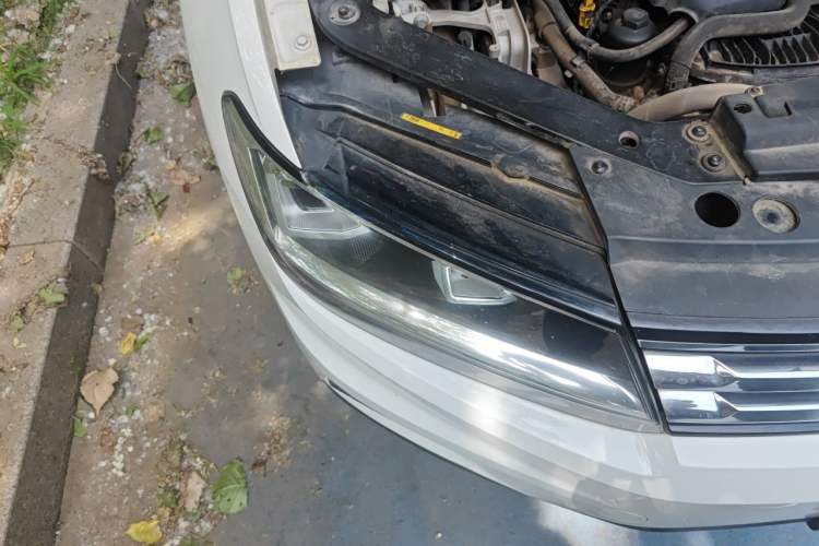 Used Volkswagen Tiguan L 2017 330TSI Automatic Two-Wheel Drive Comfort Edition Right Front Headlight