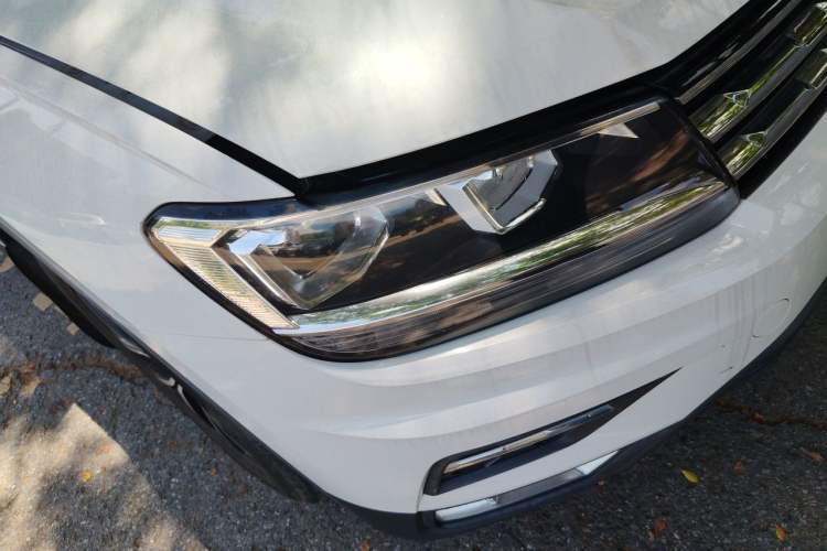 Used Volkswagen Tiguan L 2017 330TSI Automatic Two-Wheel Drive Comfort Edition Right Front Headlight