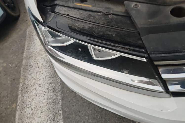 Used Volkswagen Tiguan L 2017 330TSI Automatic Two-Wheel Drive Luxury Edition Right Front Headlight