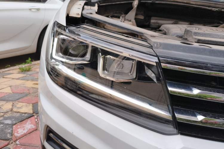 Used Volkswagen Tiguan L 2017 330TSI Automatic Two-Wheel Drive Luxury Edition Right Front Headlight