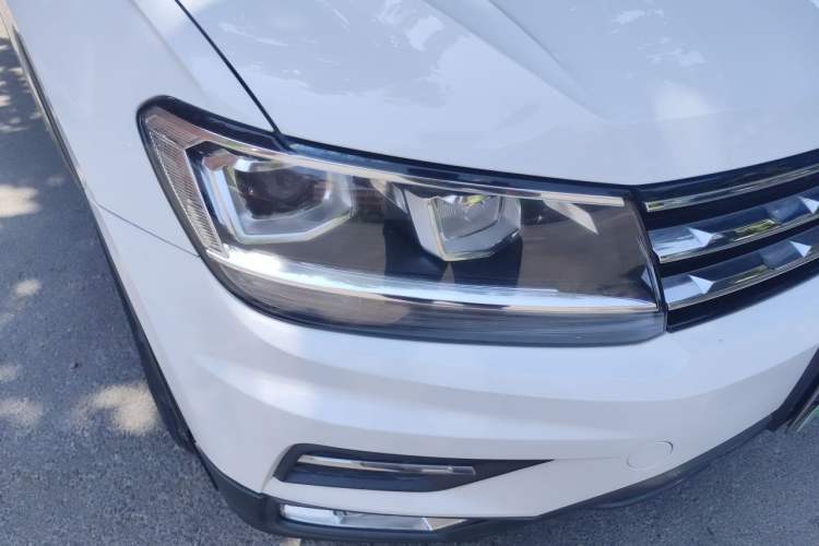 Used Volkswagen Tiguan L 2017 330TSI Automatic Two-Wheel Drive Comfort Edition Right Front Headlight